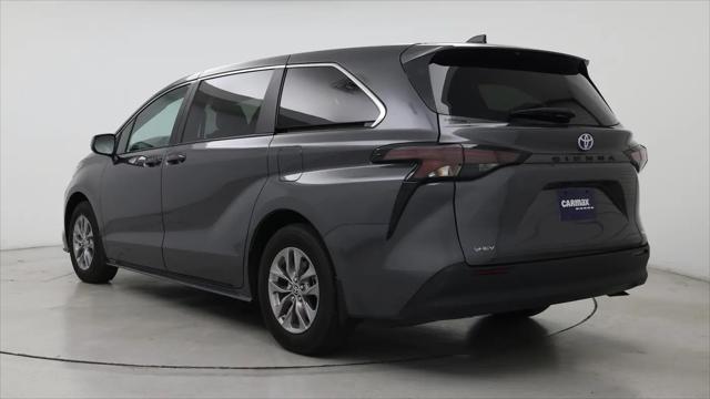 2025 Toyota Sienna LE