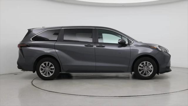 2025 Toyota Sienna LE