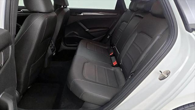 2022 Volkswagen Passat 2.0T R-Line