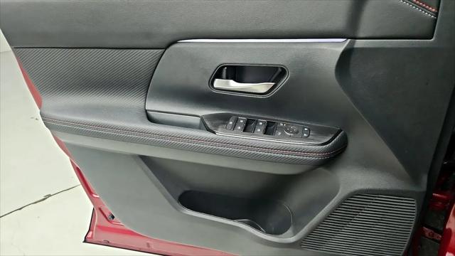 2025 Nissan Kicks SR FWD
