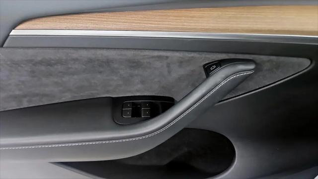 2024 Tesla Model Y Long Range Single Motor Rear-Wheel Drive