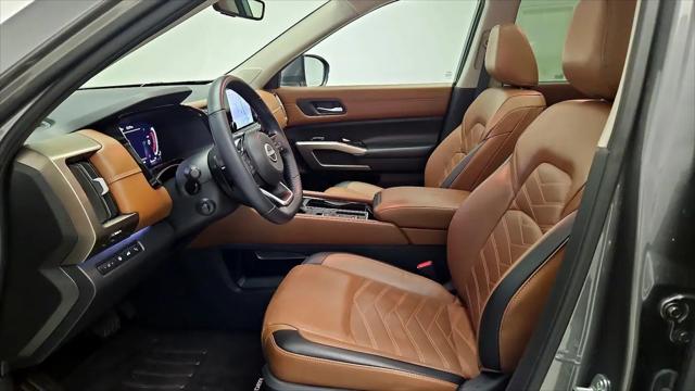 2023 Nissan Pathfinder Platinum FWD