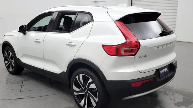 2024 Volvo XC40 B5 Ultimate Bright Theme
