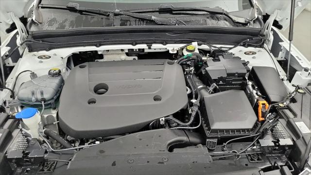 2024 Volvo XC40 B5 Ultimate Bright Theme