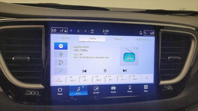2025 Chrysler Pacifica Select