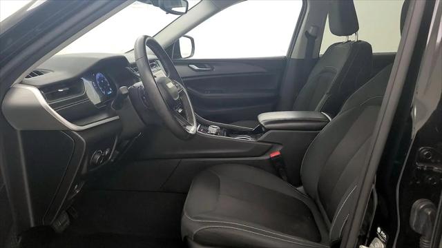 2023 Jeep Grand Cherokee Laredo 4x4