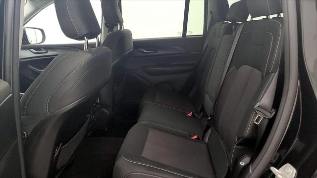 2023 Jeep Grand Cherokee Laredo 4x4