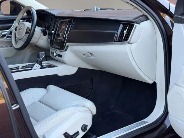 2017 Volvo V90 Cross Country T6