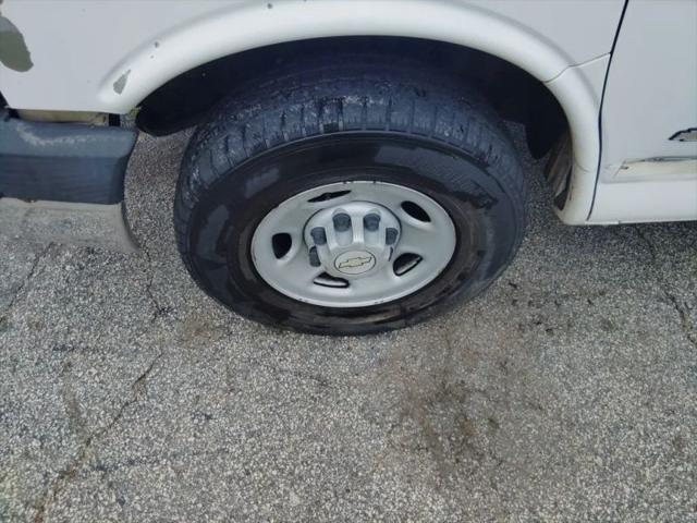2005 Chevrolet Express Base