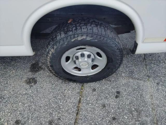 2005 Chevrolet Express Base