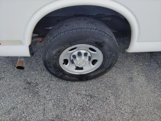 2005 Chevrolet Express Base