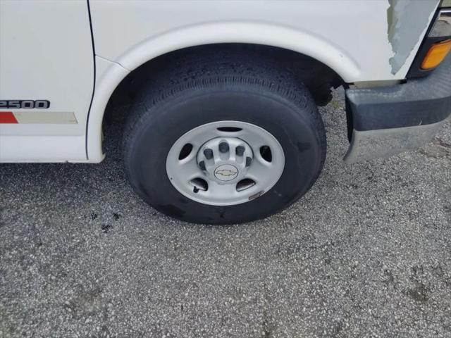 2005 Chevrolet Express Base