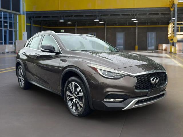 2017 INFINITI QX30 Premium