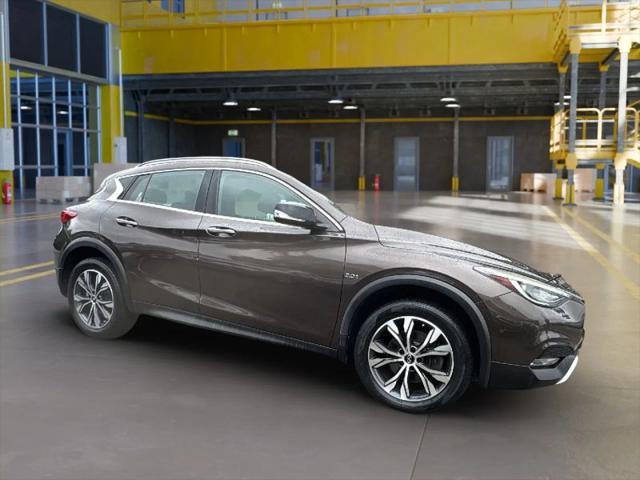 2017 INFINITI QX30 Premium