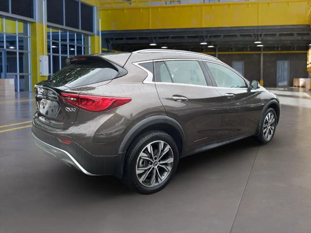 2017 INFINITI QX30 Premium