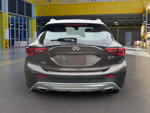 2017 INFINITI QX30 Premium