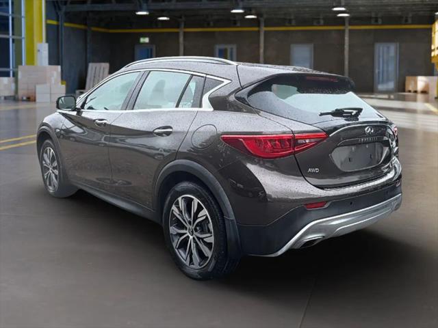 2017 INFINITI QX30 Premium