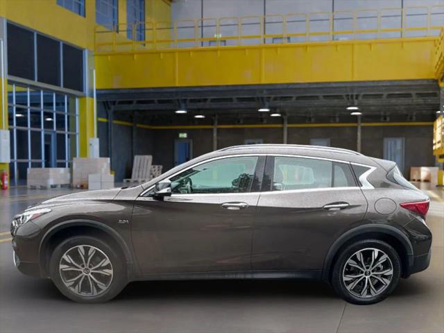 2017 INFINITI QX30 Premium