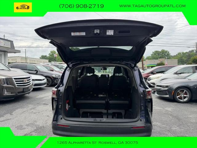 2024 Toyota Sienna XLE