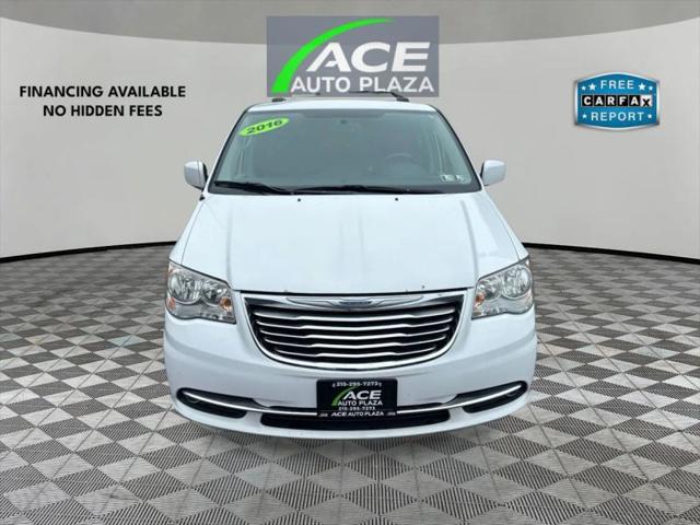 2016 Chrysler Town & Country Touring