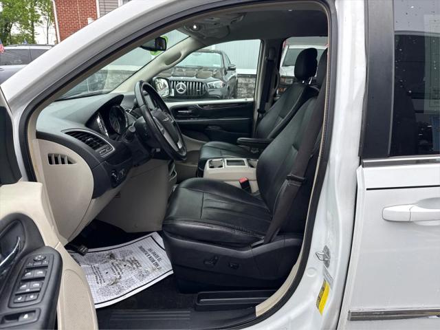 2016 Chrysler Town & Country Touring