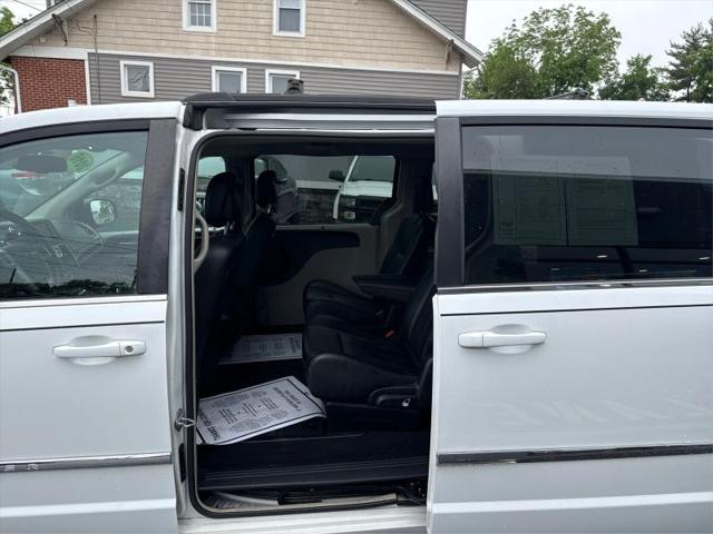 2016 Chrysler Town & Country Touring