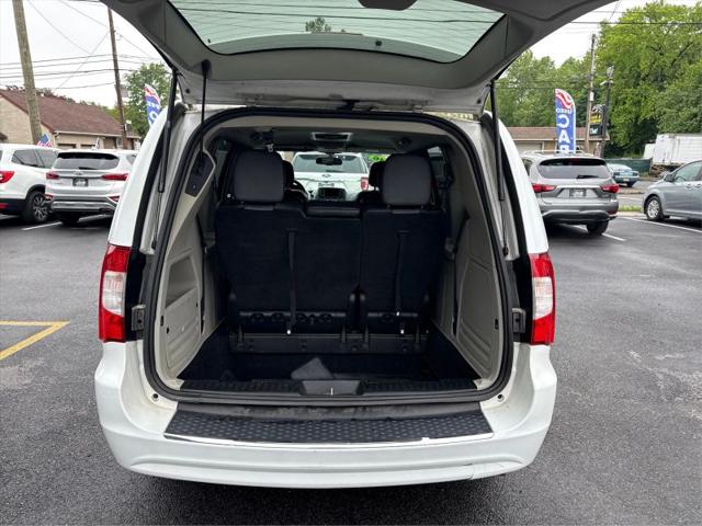 2016 Chrysler Town & Country Touring