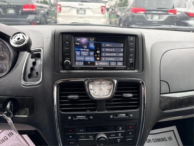 2016 Chrysler Town & Country Touring