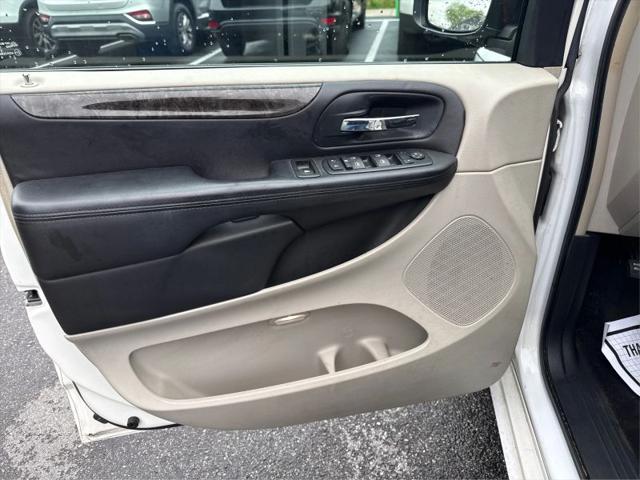 2016 Chrysler Town & Country Touring