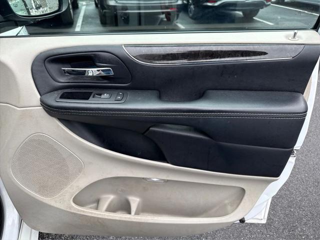 2016 Chrysler Town & Country Touring