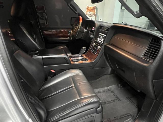 2015 Lincoln Navigator Base