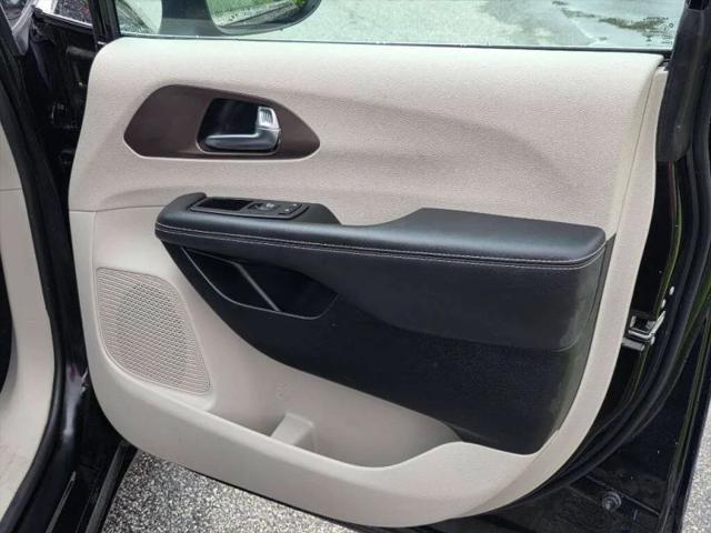 2024 Chrysler Voyager LX