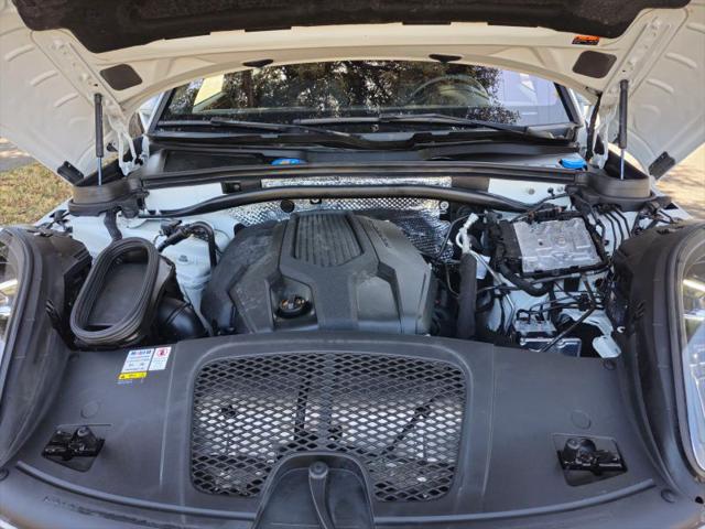 2022 Porsche Macan Base
