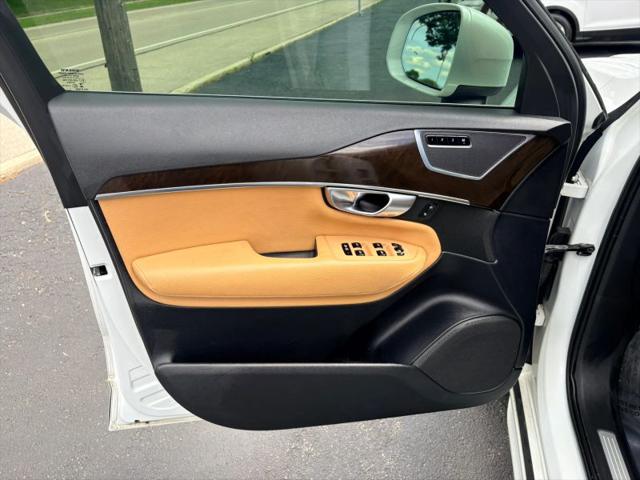 2017 Volvo XC90 T6 Momentum