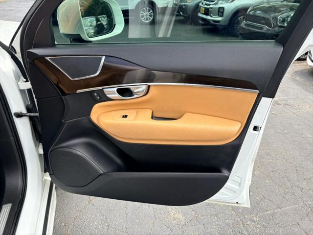 2017 Volvo XC90 T6 Momentum