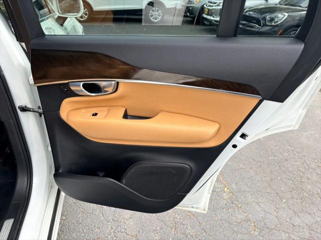 2017 Volvo XC90 T6 Momentum