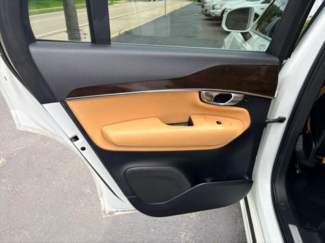 2017 Volvo XC90 T6 Momentum