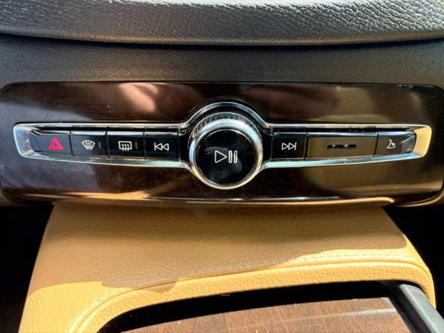 2017 Volvo XC90 T6 Momentum