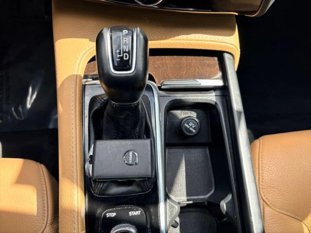 2017 Volvo XC90 T6 Momentum