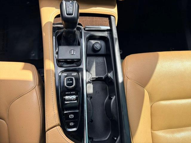 2017 Volvo XC90 T6 Momentum