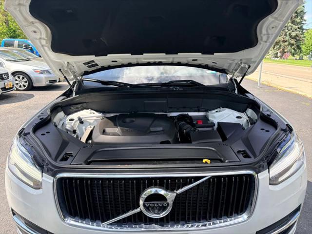 2017 Volvo XC90 T6 Momentum