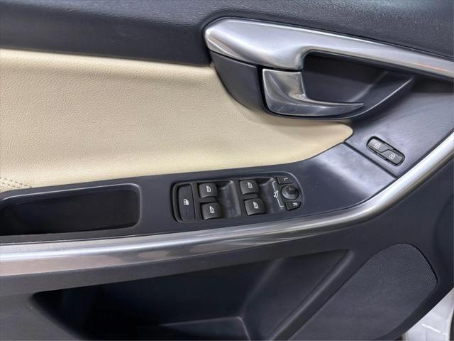 2016 Volvo XC60 T5 Drive-E Premier