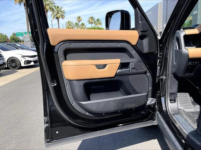 2026 Land Rover Defender P500 X-Dynamic SE