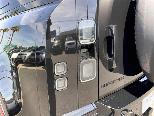 2026 Land Rover Defender P500 X-Dynamic SE