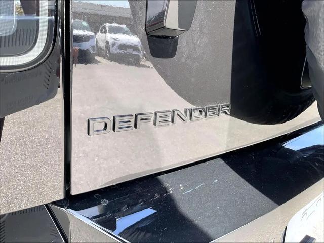2026 Land Rover Defender P500 X-Dynamic SE