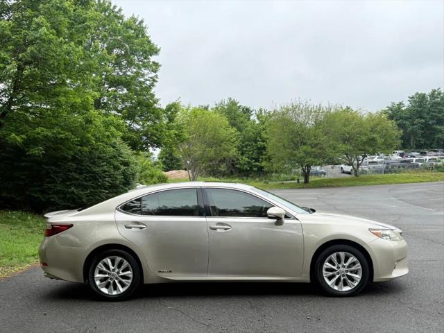 2014 Lexus ES 300h 300h