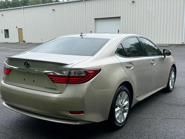 2014 Lexus ES 300h 300h