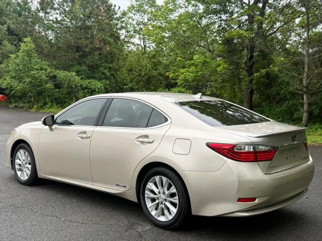 2014 Lexus ES 300h 300h