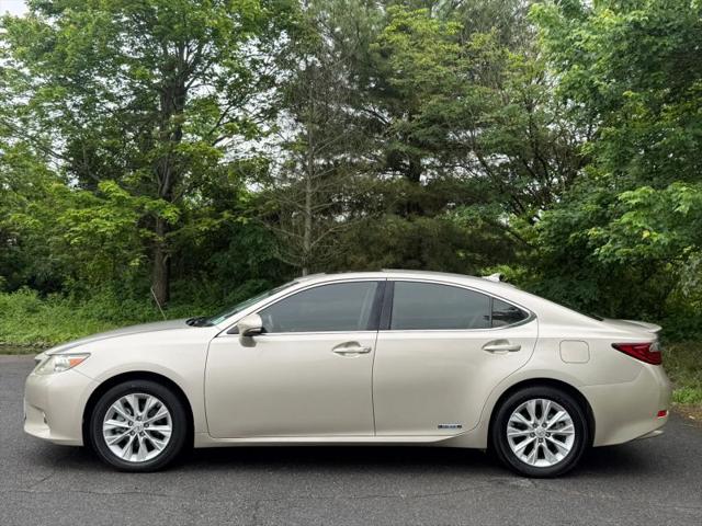 2014 Lexus ES 300h 300h