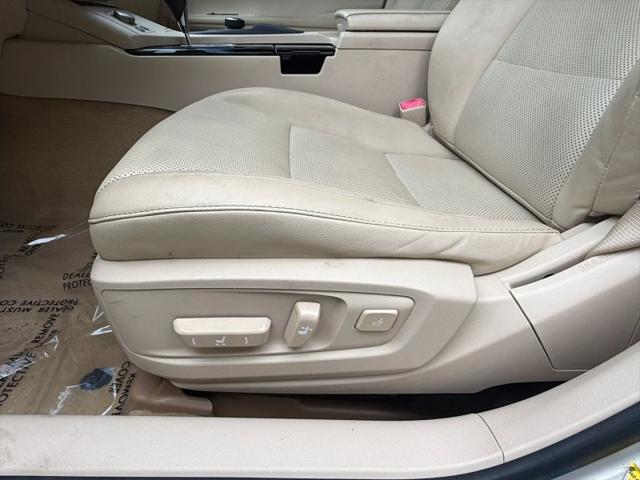 2014 Lexus ES 300h 300h